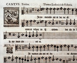 Pagina van muziekpartituur van In nomen domini psalm door Tomas Luis de Victoria