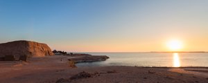 Panoramisch uitzicht op de kleine tempel van Nefertari, Abu Simbel, Egypte
