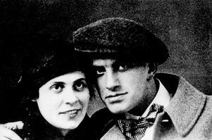 Portret van Lili Brik (1891-1978) en Vladimir Majakovski (Majakovskij of Maiakovsky) (1893-1930) ca. 1915 Fotografie