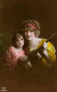 Ansichtkaart met twee vrouwen met een gitaar, Album para Tarjetas postales