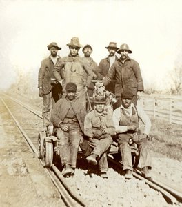 Spoorwegarbeiders, Gallatin, Tennessee, ca. 1895 (zwart-wit foto) door William M. Timlin