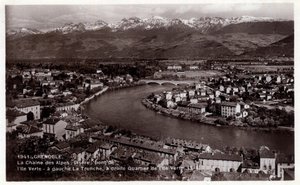 Rhone Alpes, Isere (38), Grenoble: de keten van de Alpen, de Isere, de brug van de Ile Verte, links La Tronche, rechts de wijk Ile Verte - Ansichtkaart gedateerd 1930-1939 door William M. Timlin