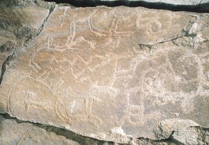 Rotstekeningen in de Hunza-vallei, nabij het archeologische gebied Karimabad, Pakistan