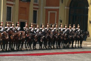 Soldaten te paard bij cuirassiers gala door William M. Timlin