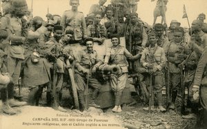 Spaanse Regulares rond een veroverd Berbers kanon