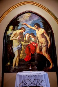 St. Petrus en Paulus apostelenkerk, Palermo, Sicilië, Italië. Doop van Christus, kopie van een schilderij uit 1623 door Guido Reni. (foto)