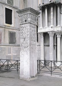 De zuil van Acri, in de San Marco Piazzetta, Venetië door Unbekannt