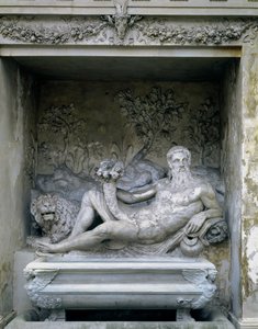 Het Nymphaeum, detail van een standbeeld van een riviergod in een nis met een hoorn des overvloeds door Unbekannt