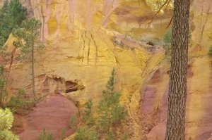 De rust van de okermijnen in Roussillon