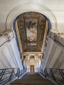De trap, architect Charles Lelong (1793-1861) en Edouard Dubois (1795-1813), tussen 1840 en 1846. Op het plafond, Frankrijk dat zijn archieven aan de dageraad van de tijd hecht, schilderij door Felix Jobbe Duval (1821-1889), tussen 1877 en 1881. Hotel de S door Unbekannt
