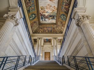 De trap, architect Charles Lelong (1793-1861) en Edouard Dubois (1795-1813), tussen 1840 en 1846. Op het plafond, Frankrijk dat zijn archieven aan de dageraad van de tijd hecht, schilderij door Felix Jobbe Duval (1821-1889), tussen 1877 en 1881. Hotel de S door Unbekannt