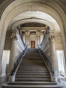 De trap, architect Charles Lelong (1793-1861) en Edouard Dubois (1795-1813), tussen 1840 en 1846. Op het plafond, Frankrijk die zijn archieven aan de dageraad van de tijd bevestigt, schilderij door Felix Jobbe Duval (1821-1889), tussen 1877 en 1881. Hotel 