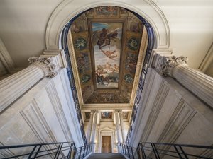 De trap, architect Charles Lelong (1793-1861) en Edouard Dubois (1795-1813), tussen 1840 en 1846. Op het plafond, Frankrijk hecht zijn archieven aan het begin der tijden, schilderij door Felix Jobbe Duval (1821-1889), tussen 1877 en 1881. Hotel de Soubise door Unbekannt