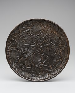 Dienblad met kraanvogels en chrysanten door Unbekannt
