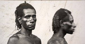 Twee mannen, Papoea-Nieuw-Guinea door Unbekannt