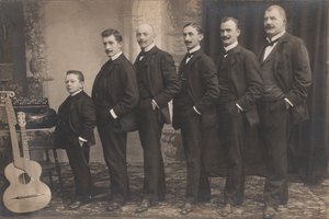 Onbekend Schrammel Sextet, ca. 1910 (zwart-wit foto) door Unbekannter Künstler