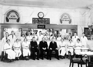 Verenigd Koninkrijk: De Soda Fontein en Personeel van Lewis