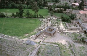Uitzicht vanaf het dak van de Kerk van San Francisco richting Cerro Rico (mijnheuvel) door Unbekannt