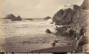Uitzicht op Cliff House en het strand eronder, San Francisco
