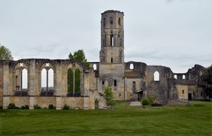 Zicht op La Sauve Maggiore, Abdij van La Sauve-Maggiore in Gironde. 11e eeuw. door Unbekannter Künstler