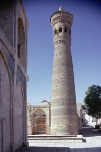 Zicht op de minaret, gebouwd in 1127
