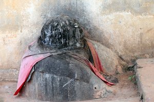 Voodoo fetisj bij de ingang van een klooster, Togoville, Togo