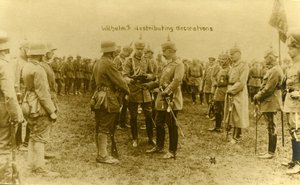 Eerste Wereldoorlog: Keizer Wilhelm II deelt onderscheidingen uit