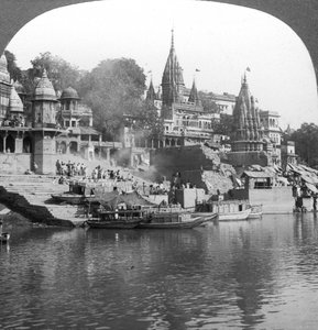 Een brandende ghat aan de Ganges bij Benares Varanasi, India, 1900s