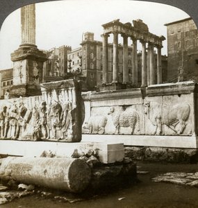 Bas-reliëfs van Trajanus en de Zuil van Phocas in het Forum, Rome, Italië door Underwood and Underwood