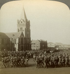 Britse soldaten gereviewd door Lord Roberts, Public Square, Pretoria, Zuid-Afrika, Boerenoorlog, 1900 door Underwood and Underwood