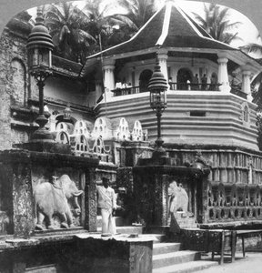 Dalada Maligawa, Paleis van de Tand van Boeddha, Kandy, Sri Lanka, 1902 door Underwood and Underwood