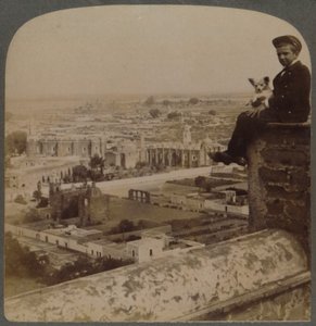 Vanaf de kathedraal van San Francisco, op de grootste Azteekse piramide, uitkijkend over Cholula, Mexico, 1901