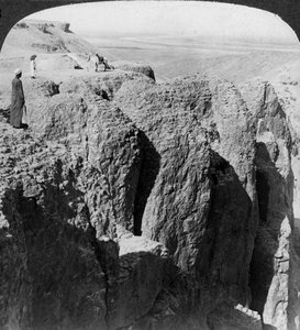 Uitzicht op de Nijl vanaf de westelijke kliffen van Thebe, Egypte, 1905 door Underwood and Underwood
