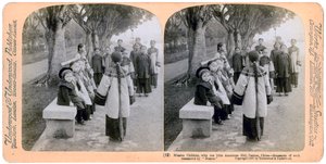 Missiekinderen, met een klein Amerikaans meisje, Canton, China, 1900 door Underwood and Underwood