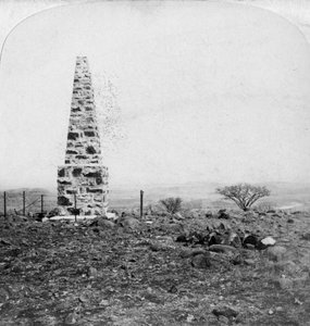 Monument voor de 27e Inniskillings, Harts Hill, nabij Colenso, Natal, Zuid-Afrika, Boerenoorlog, 1901