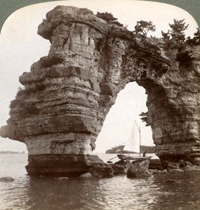 Rotsboog in Matsushima Bay, zuidoost Japan, 1904