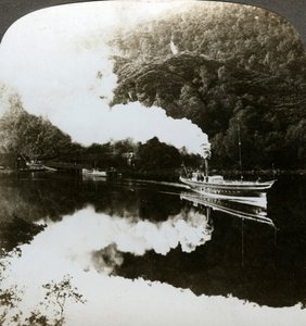 Stoomjacht op Loch Katrine, Schotland door Underwood and Underwood