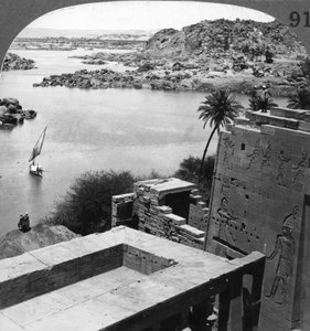 De Aswandam gezien vanaf de Philae-tempel, Egypte, 1905 door Underwood and Underwood