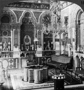 De ontvangstruimte van een Pasja, Damascus, Syrië, 1905 door Underwood and Underwood