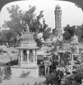 Toren van Overwinning en koninklijke cenotafen, Chittaurgarh, India, 1904