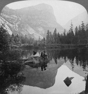 Uitzicht op Mirror Lake, richting Mount Watkins, Yosemite, Californië, VS, 1902 door Underwood and Underwood