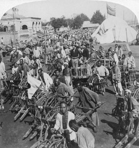 Kruiwagenvervoer bij de bootlanding, Tientsin Tianjin, China, 1901