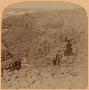 Prachtige Giants Causeway, County Antrim, Ierland, 1899 door Underwood and Underwood