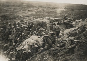 Officiële foto genomen aan het Westelijk Front, 1916 door Unknown
