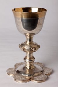 Kelk van kapelaan Georges Coquere. Metaalbewerking, goud en zilver