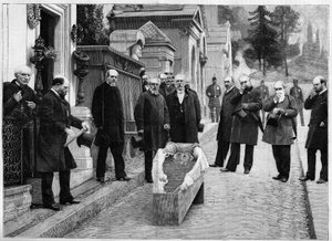 Opgraving van de overblijfselen van Gioacchino Rossini op Père Lachaise, in 