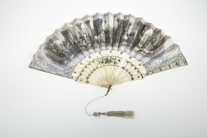 Waaier, ca. 1850, geschilderd papier, been, zilver en zijden-metalen draad kwast, maker onbekend door Unknown artist