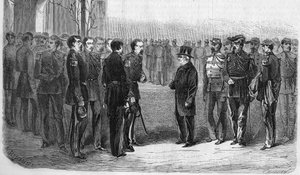 Januari 1873: Adolphe Thiers (1797-1877), Franse politicus, President van de Republiek vergezeld door de Minister van Oorlog en Generaal Hartung bezoekt de École Polytechnique. Gravure uit 1873. door Unknown artist