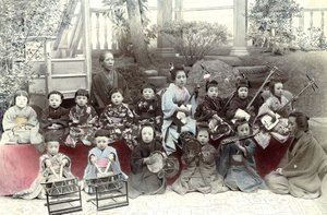 Japanse kinderen die muziek spelen, eind 19e eeuw