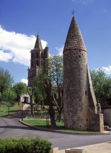 Poort van de stad en de kerk van Avignonet in Lauragais (31), overblijfselen van een Kathaarse land vernietigd in 1229 door Unknown artist